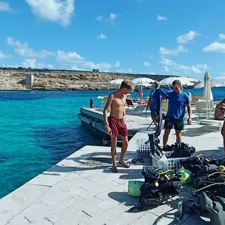 Camera Cala Croce A Bed and breakfast Lampedusa